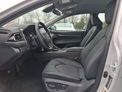 Used 2024 Toyota Camry SE w/ Cold Weather Package image 13