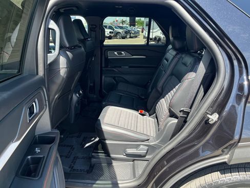 Used 2025 Ford Explorer ST-Line w/ ST-Line Street Pack AWD/4WD image 28