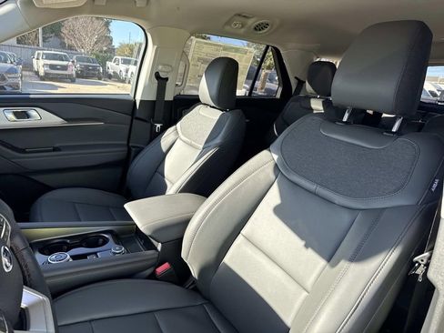 New 2026 Ford Explorer Active w/ Active Comfort Package image 7