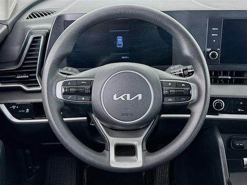 Used 2025 Kia Sportage LX image 18