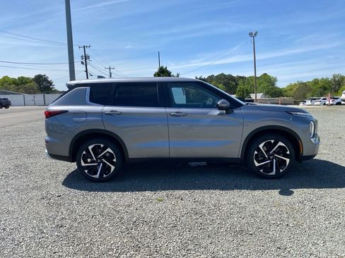 Used 2024 Mitsubishi Outlander SE AWD/4WD image 2