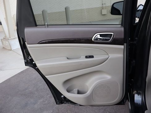 Used 2012 Jeep Grand Cherokee Laredo image 24