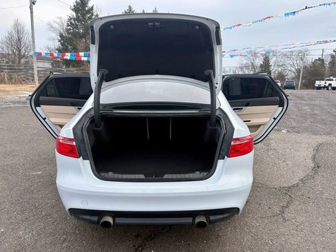 Used 2016 Jaguar XF Premium image 19