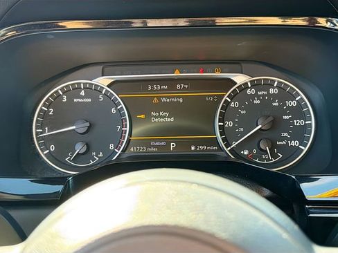 Used 2025 Nissan Pathfinder SV FWD image 12