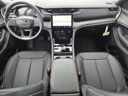 New 2025 Jeep Grand Cherokee Limited w/ Black Appearance Package image 2