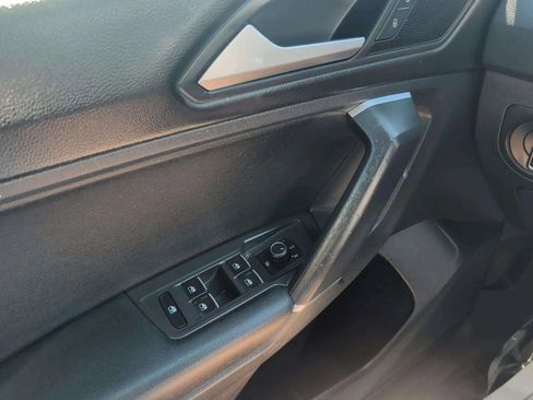 Used 2020 Volkswagen Tiguan SE w/ Panoramic Sunroof Package FWD image 27