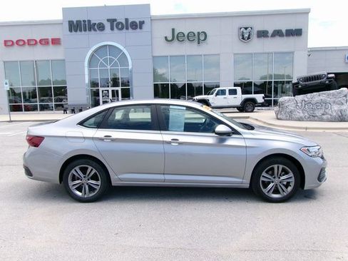 Used 2024 Volkswagen Jetta SE image 5