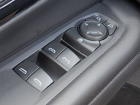 Certified 2025 Chevrolet Suburban LT RWD image 29