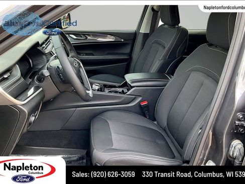 Used 2022 Jeep Grand Cherokee Laredo w/ Luxury Tech Group I AWD/4WD image 26