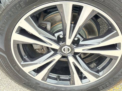 Used 2019 Nissan Rogue SV w/ Sun & Sound Touring Package AWD/4WD image 9