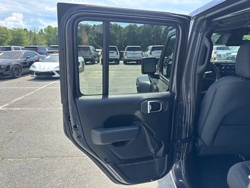 Used 2025 Jeep Wrangler Unlimited Sport AWD/4WD image 27