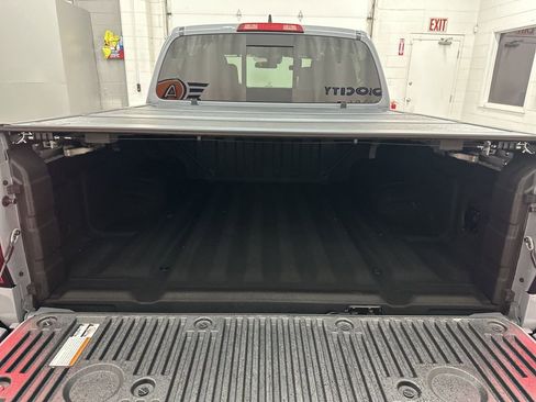 Used 2024 Nissan Frontier PRO-4X w/ Pro Convenience Package image 12