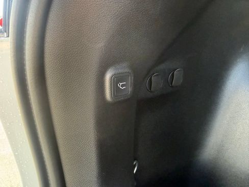 Used 2022 Jeep Cherokee Trailhawk w/ Premium Leather Package AWD/4WD image 46