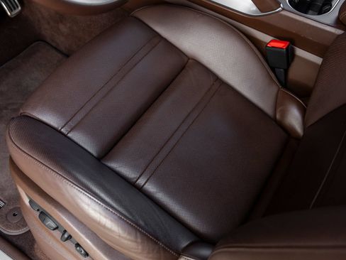 Certified 2023 Porsche Cayenne Turbo AWD/4WD image 23