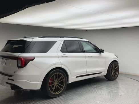 Used 2025 Ford Explorer ST AWD/4WD image 2