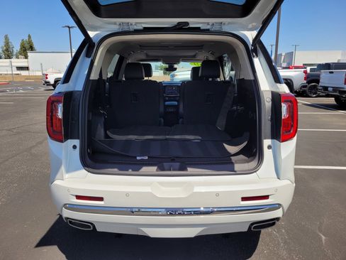 Used 2021 GMC Acadia Denali w/ Denali Technology Package FWD image 27