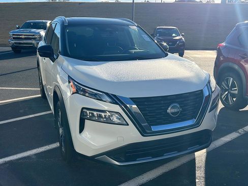 Used 2023 Nissan Rogue SL image 5