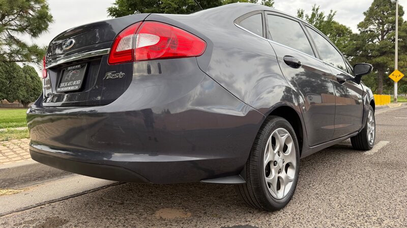 Used 2013 Ford Fiesta Titanium FWD image 10