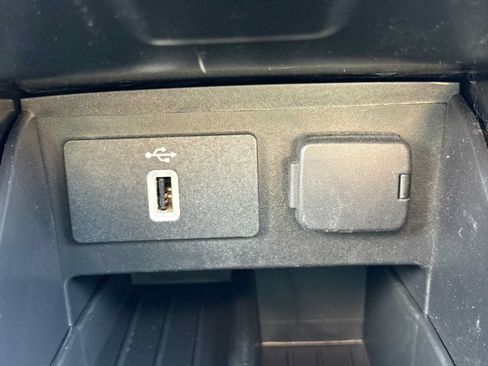 Used 2018 Ford Explorer XLT w/ XLT Technology Feature Bundle FWD image 32