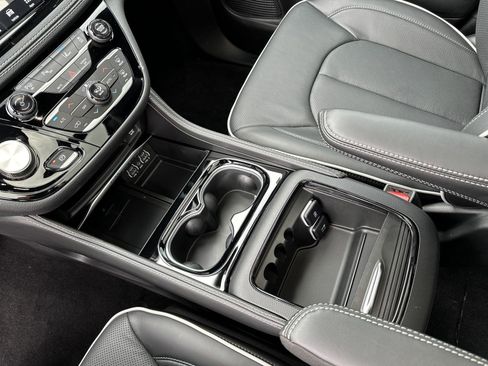 New 2024 Chrysler Pacifica Premium image 36