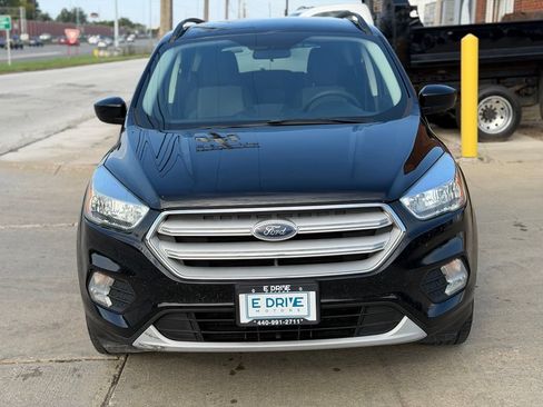 Used 2018 Ford Escape SE w/ SE Sync 3 Package AWD/4WD image 2