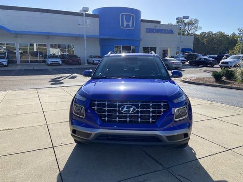 Used 2024 Hyundai Venue SEL image 3