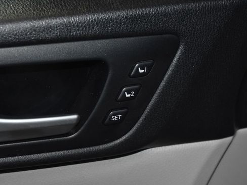 Used 2017 Toyota Highlander Limited image 5