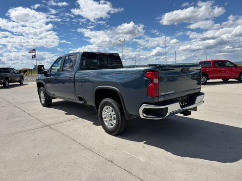 Used 2025 Chevrolet Silverado 2500 LT AWD/4WD image 3