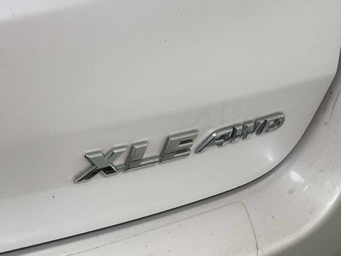 Used 2015 Toyota Highlander XLE AWD/4WD image 12