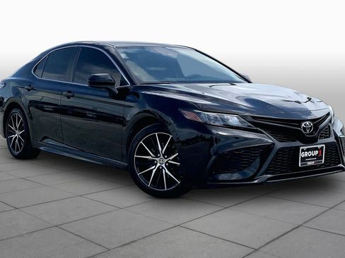 Used 2021 Toyota Camry SE FWD image 3