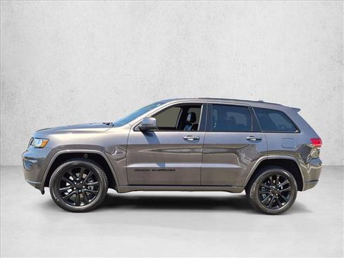 Used 2021 Jeep Grand Cherokee Laredo X AWD/4WD image 2