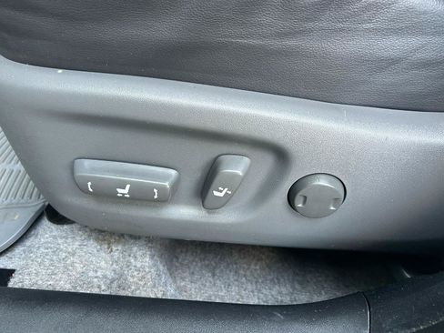 Used 2013 Toyota Prius Four w/ Deluxe Solar Roof Pkg FWD image 10