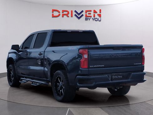 Used 2021 Chevrolet Silverado 1500 Custom image 3