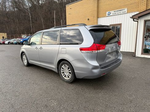 Used 2013 Toyota Sienna XLE w/ Entertainment Pkg FWD image 8