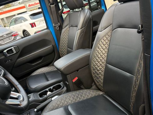 Used 2022 Jeep Wrangler Unlimited Sahara image 33