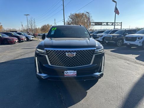 Used 2023 Cadillac Escalade ESV Premium Luxury image 3