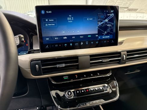 New 2026 Lincoln Corsair Premiere image 17