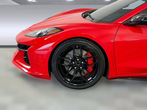 Used 2025 Chevrolet Corvette Z06 RWD image 12