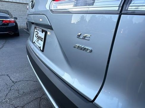 Used 2024 Toyota Corolla Cross LE AWD/4WD image 38