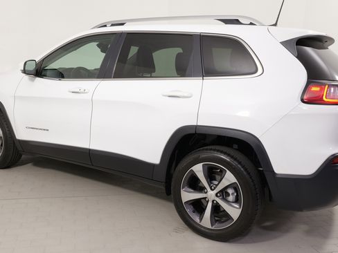 Used 2019 Jeep Cherokee Limited image 15
