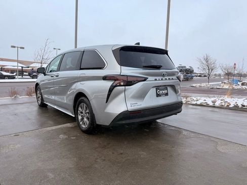 Used 2025 Toyota Sienna XLE image 5