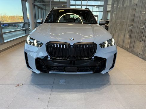 New 2026 BMW X5 xDrive40i w/ M Sport Package image 2