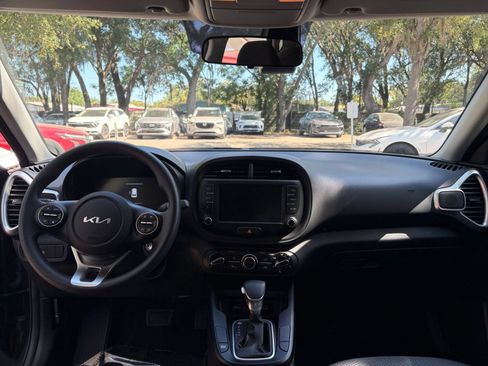 Used 2025 Kia Soul LX w/ LX Technology Package FWD image 31