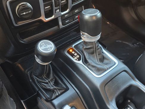 Used 2020 Jeep Gladiator Overland image 18