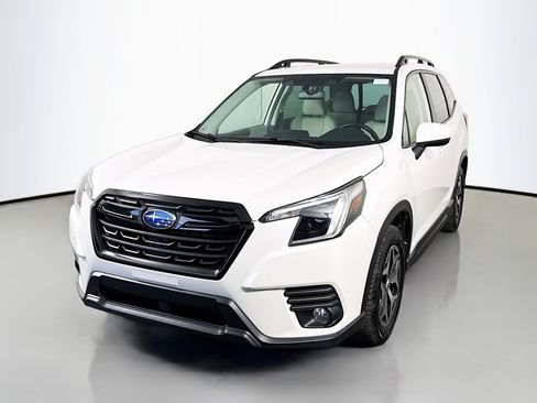 Used 2023 Subaru Forester Premium image 4