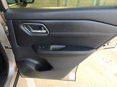 Certified 2025 Nissan Rogue Platinum image 28