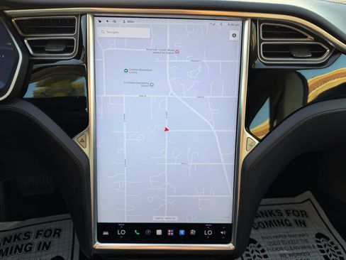 Used 2016 Tesla Model S 70 RWD image 23