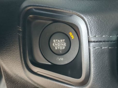 Used 2025 Jeep Gladiator Rubicon w/ Convenience Group image 28