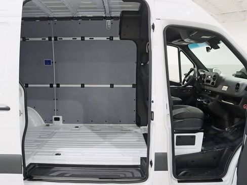 Used 2025 Mercedes-Benz Sprinter 2500 image 23