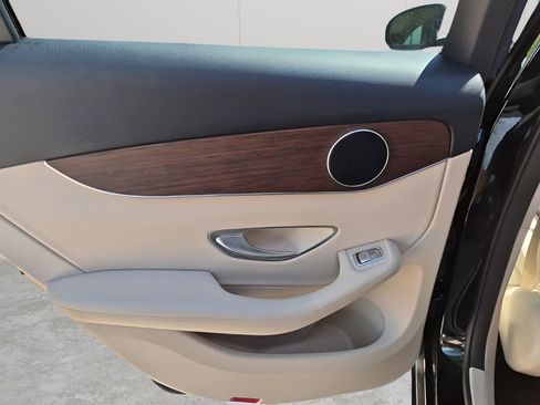 Used 2022 Mercedes-Benz GLC 300 4MATIC w/ Driver Assistance Package image 17